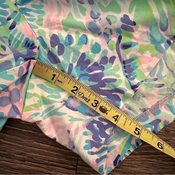 Lilly Pulitzer Kaden Stretch Short Shell of a Party Lilly Bow - Picture 5 of 6
